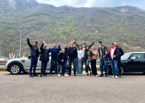 FAM-Trip der besonderen Art: Sonne, Berge und Fahrspaß mit Driving Experience Südtirol