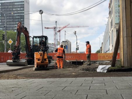 In der Kriegsstraße wächst der Gleisstrang nach Westen