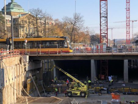 Bis Weihnachten sind außer am Karlstor alle Deckel drauf