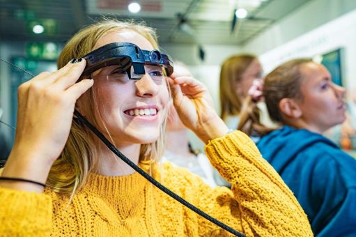 Hightech-Ausstellung zum Mitmachen in Meßkirch: Jugendliche entdecken Technik-Berufe mit Zukunft