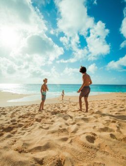 Auslandskrankenversicherung für Familien mit Kindern: Gut abgesichert in den Urlaub