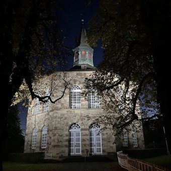 Energie SaarLorLux lässt Kulturdenkmal Schinkelkirche erleuchten