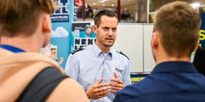 Jugendliche aus dem Ruhrgebiet finden auf der kostenlosen Messe Einstieg Dortmund den Beruf, der zu ihnen passt