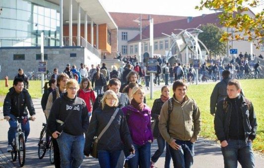 Freiwilliges Jahr an der TU Ilmenau: Raus aus der Schule, rein in die Wissenschaft