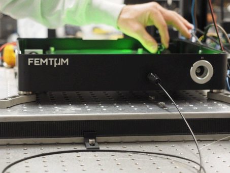 Erste Mittelinfrarot-Faserlaser mit 3µm Wellenlänge eröffnen einzigartige Möglichkeiten für Industrie und Wissenschaft