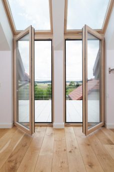 Natürliche Optik für Holz-Alu-Fenster mit Charakter