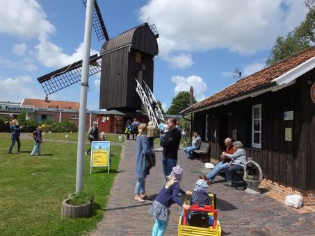 Rummel mit großem  Kinderfest an der  Bockwindmühle in Dornum