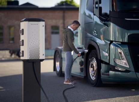 Volvo startet die neuen Services Charging Management und Open Charge für das Aufladen von Elektro-Lkw