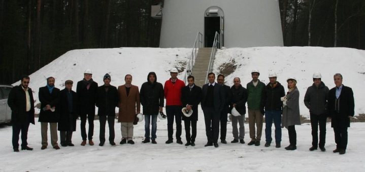 Zwanzigköpfige Delegation aus dem Iran besichtigt Windpark Uckley-Nord