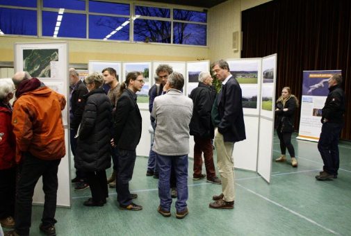 Infomesse in Ranstadt: Windparkplaner im Dialog mit Anwohnern