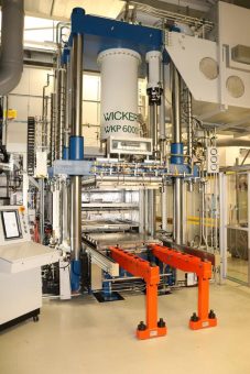 Composites: Wickert wandelt sich vom Pressenhersteller zum Komplettanbieter