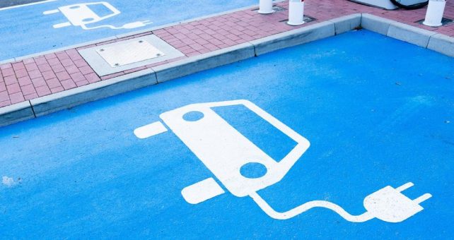 Automobilclub KS e.V. zum Parken an E-Ladesäulen: Wer darf und wie lange?