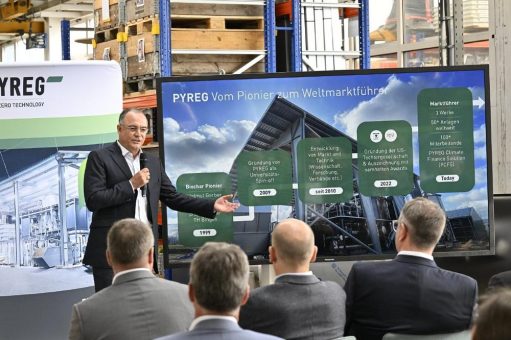 Ministerpräsident Alexander Schweitzer zu Besuch bei dem führenden Biochar-Klimaschutzanlagenbauer PYREG