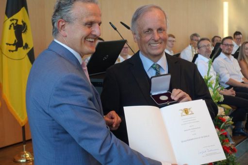 Gerhard Raff mit der Staufermedaille in Gold ausgezeichnet