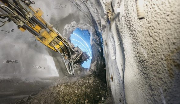 Erfolgreicher Durchschlag des Semmering-Basistunnels mit Erkat-Anbaufräse