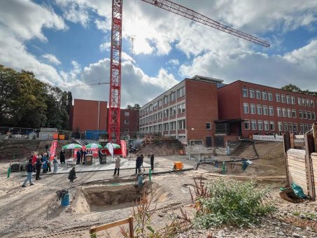 Grundsteinlegung für Erweiterungsbauten Neues Gymnasium Nürnberg