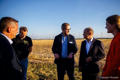 Energiequelle empfängt Olaf Scholz in Feldheim