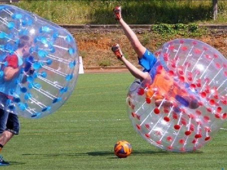 Wohlfahrtsverbände profitieren von Bubble Soccer Arena – pädagogisch wertvolles Freiraum XXL-Spiel