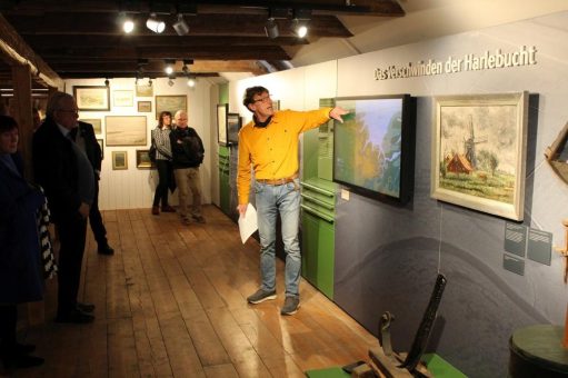 Abendliche Führung um den Museumshafen Carolinensiel und durch die Harlebucht- Ausstellung in der Alten Pastorei