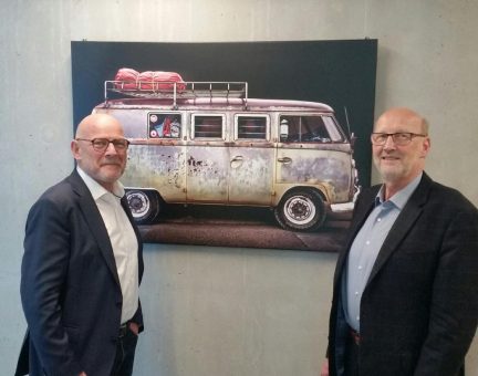 DEUVET Präsident Peter Schneider führt ein gutes Gespräch mit dem Verkehrsminister von Baden-Württemberg Winfried Hermann in Stuttgart