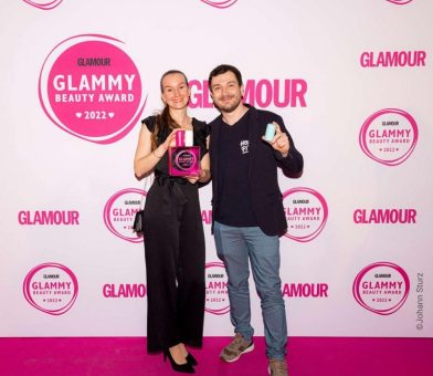 HOLY PIT gewinnt den GLAMMY Beauty Award