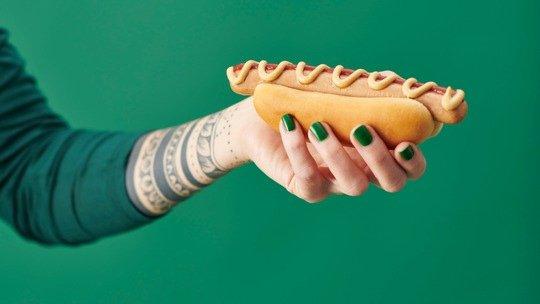 Pflanzlicher Neuzugang: IKEA bringt den PLANT-HOTDOG auf den Markt