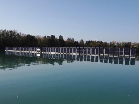 Bayerns Wirtschafts- und Energieminister Hubert Aiwanger zeichnet revolutionäres Floating PV-Projekt als „Gestalter im Team Energiewende Bayern“ aus