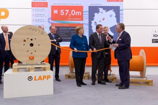 Bundeskanzlerin Dr. Angela Merkel und der schwedische Ministerpräsident Stefan Löfven bei LAPP in Hannover