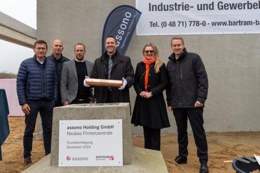 Grundsteinlegung des neuen Firmengebäudes der assono Holding GmbH – Ministerpräsident Daniel Günther nahm an Befüllung der Zeitkapsel teil