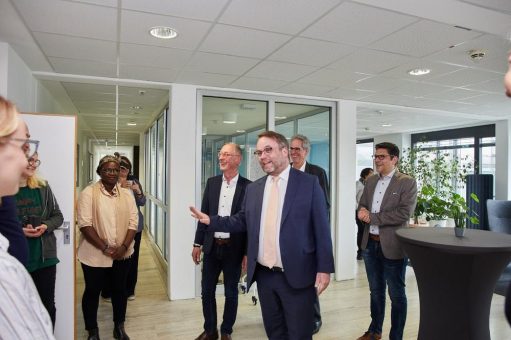 Antrittsbesuch von Staatsminister Timon Gremmels an der Evangelischen Hochschule Darmstadt (EHD) – Besichtigung des neuen Campus 3L