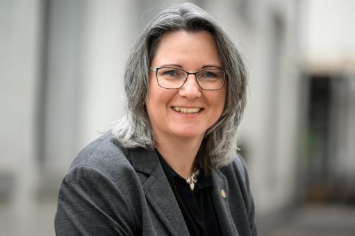 Goldene Ehrennadel für Susanne Leinberger