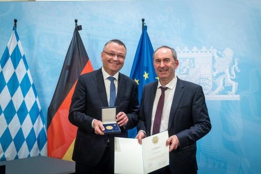 Andreas Schmidt erhält Staatsmedaille