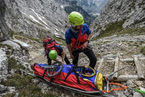 Kuchenverkauf statt Rettungsaktion: die Realität vieler Ehrenamtlicher