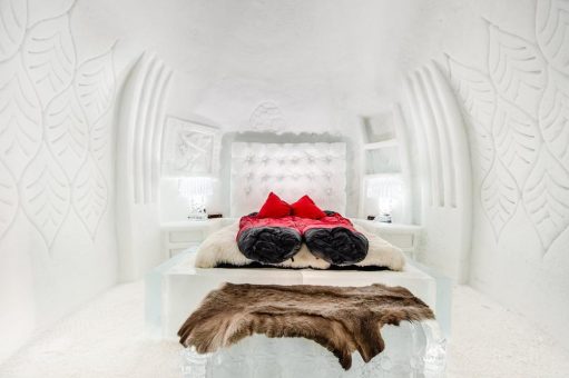 Iglu-Dörfer starten den Iglu-Bau: Kunstvolle Schneehotels entstehen in beeindruckender Naturkulisse