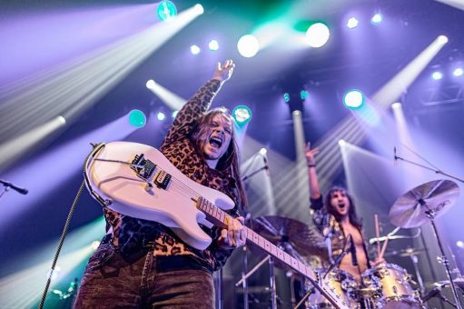 „Wunderland Rock Legends“ rollen wie eine Feuerwalze über die Bühne