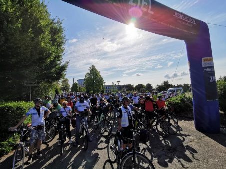 NRW-RADTOUR 2023 – Fröhliche Partystimmung beim 1. Etappenziel im Wunderland Kalkar