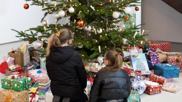 Weidmüller-Wunschbaum-Aktion sorgt für funkelnde Kinderaugen