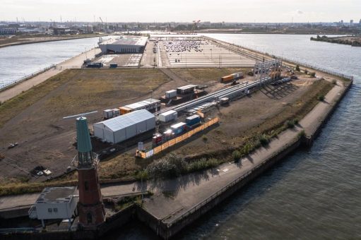 Zukunftweisende Demostrecke:  Bredenoord Batteriespeicher lässt Max Bögl Container schweben