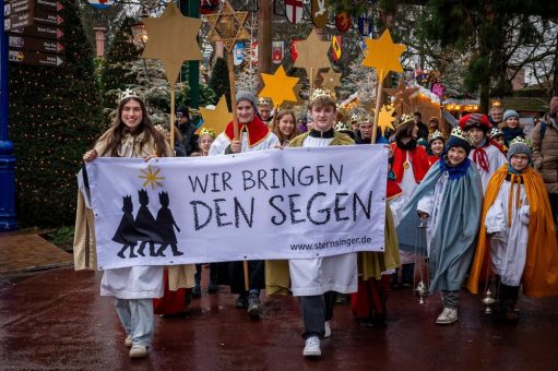 Sternsinger bringen Segenswünsche in den Europa-Park