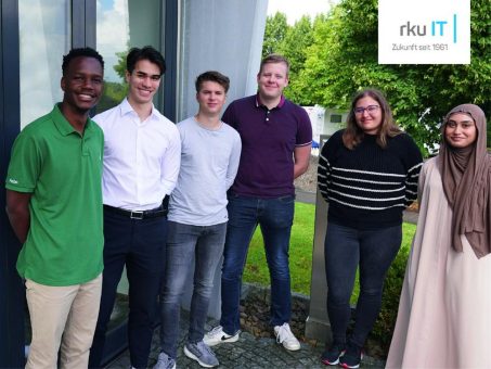 rku.it startet mit 6 jungen Talenten in das Ausbildungsjahr 2023