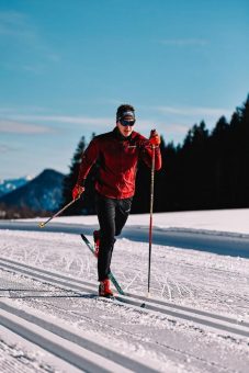 Wintersport & Wirtschaftsingenieurwesen: Skilangläufer Jakob Milz zeigt in Sport und Studium wie man die Langstrecke bewältigt