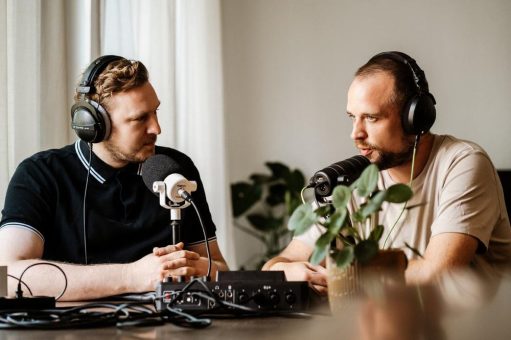 Aktion „+ry dry“ im Podcast „Sucht & Süchtig“