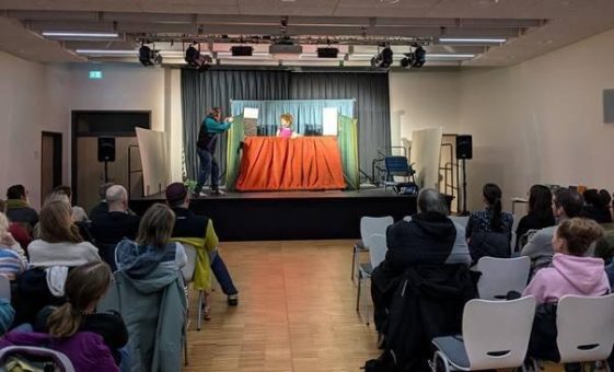 Prävention sexualisierter Gewalt: Theaterstück „Finger weg von Julia“ in Grundschulen im Vogelsbergkreis