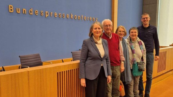 Die Freiwilligen im Unionhilfswerk zu Gast bei der Bundespressekonferenz