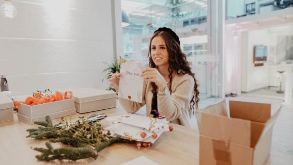 Mehr als 50 Geschenkboxen für Frauen in Not